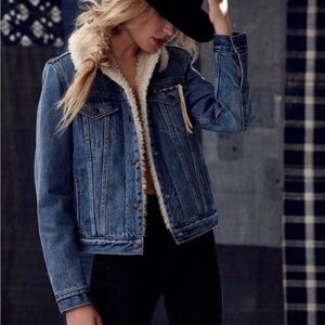 Levi’s Sherpa lined trucker jacket medium wash